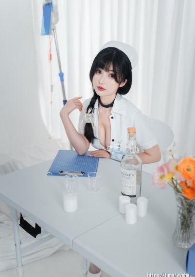 两个上面一个下电影