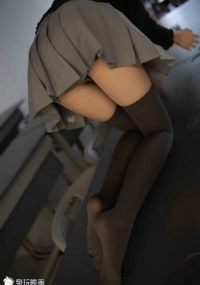 屈服在同学胯下的麻麻