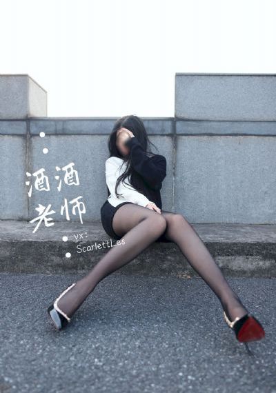 少妇羞涩呻吟乳沟偷拍视频