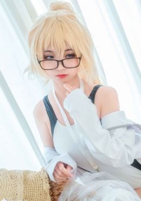 恸哭の女教 未久 在线