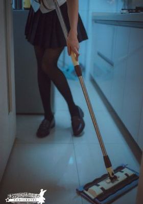 按摩的女大学生