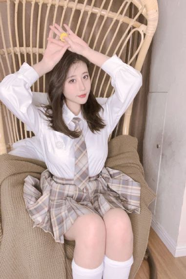 两个奶被揉得又硬又翘的视频